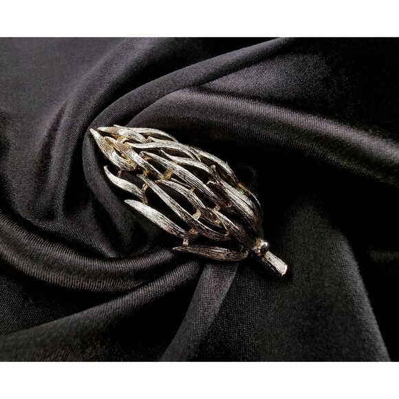 Vintage LISNER Signed Silver Tone Leaf Branch Brooch Pin - Picture 3 of 4